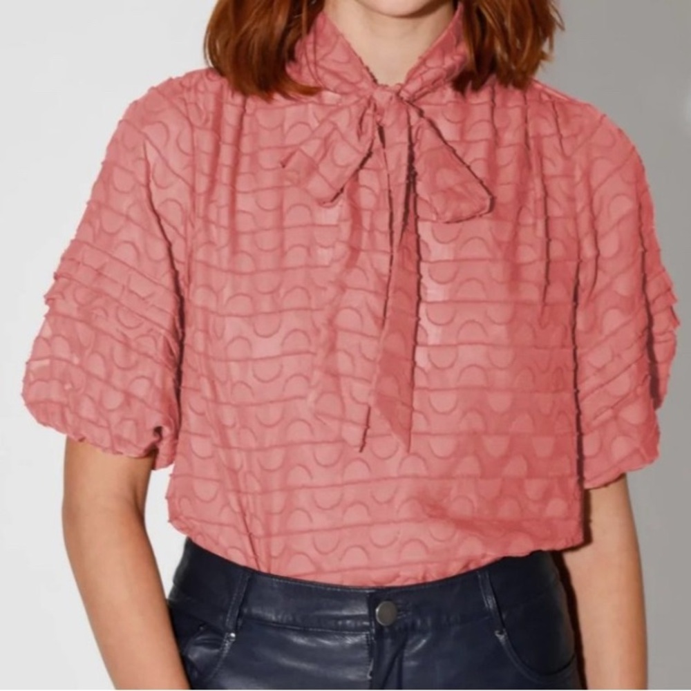 WALTER BAKER ELSA PUFF SLEEVE TIE NECK TEXTURED MODERN CORAL BLUSH BLOUSE TOP